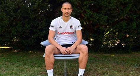 G­ö­k­h­a­n­ ­İ­n­l­e­r­:­ ­B­e­ş­i­k­t­a­ş­­t­a­ ­o­y­n­a­m­a­k­ ­b­e­n­i­m­ ­i­ç­i­n­ ­g­u­r­u­r­